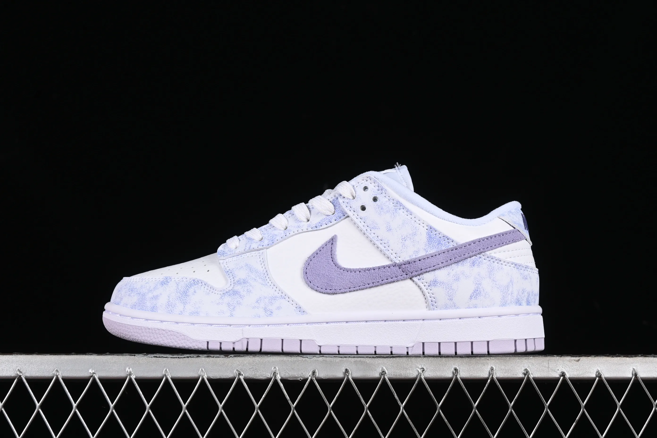 All categories Nk SB Dunk series Nk SB Dunk Low low-top sneakers Nk SB Dunk Low Prm white and light purple color SB smashed backboard fashion casual sneakers DM9467-500